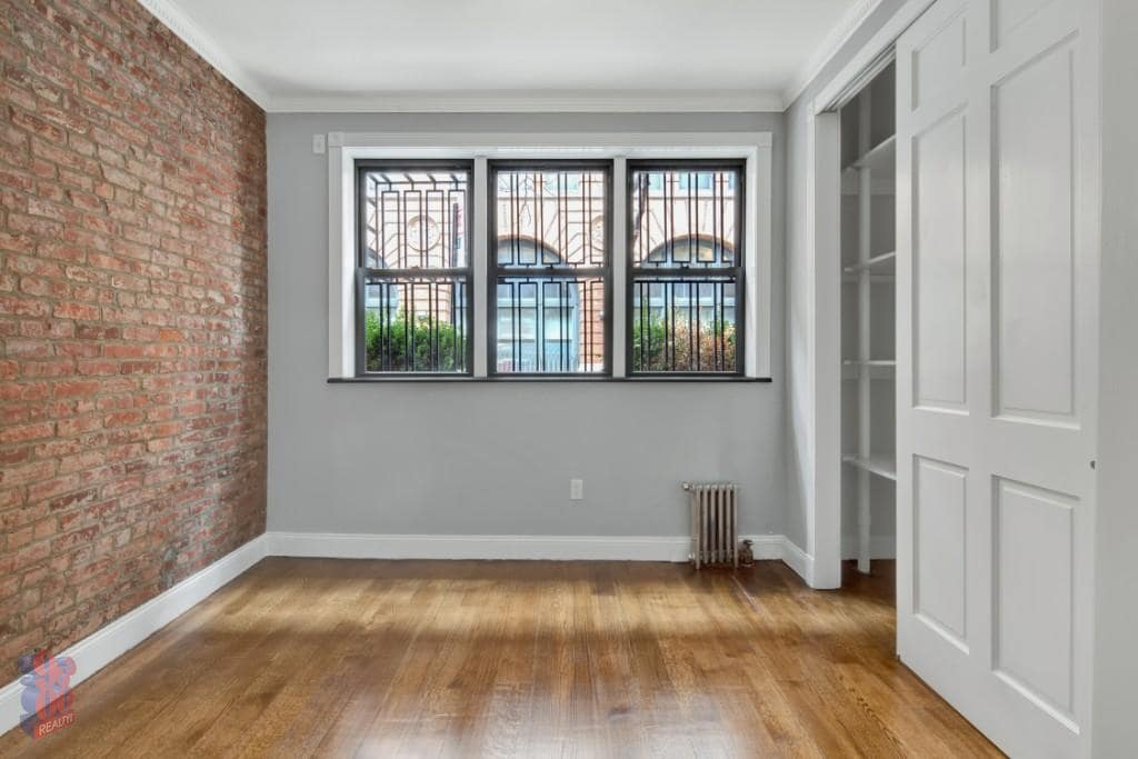 Building Photo - 145 E 26th St