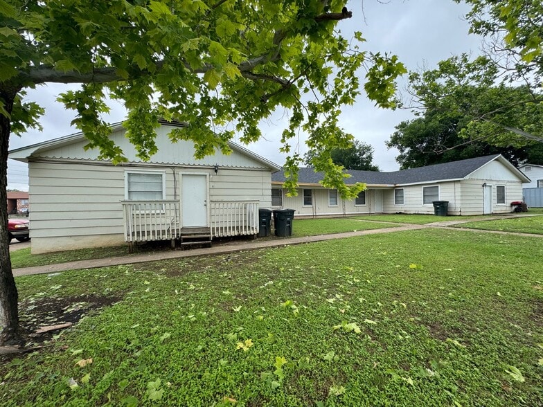 Building Photo - 1301 Franz Dr
