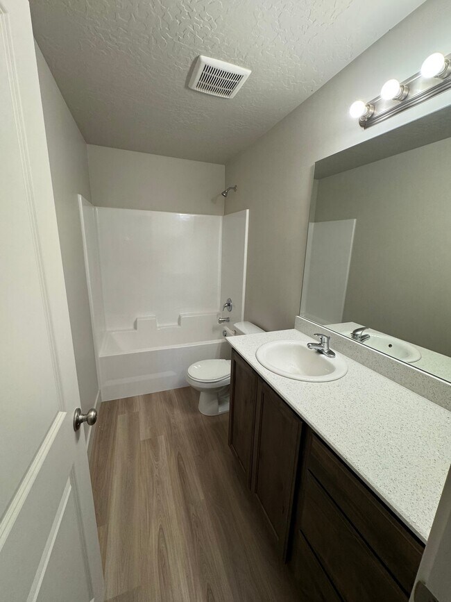 Building Photo - 4029 S Woodland Ave