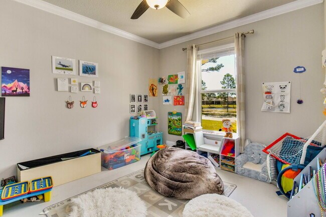 Building Photo - Bright, Beautiful Home in the Highly Desirable Sunrise Gated Community!