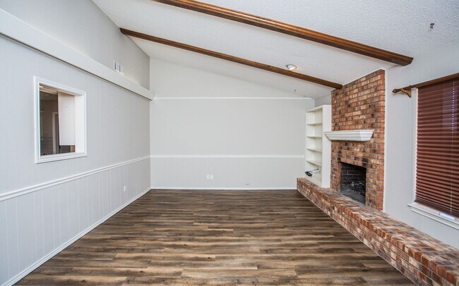 Building Photo - Available June 15th: Spacious 3 Bed, 2 Bath Ready for You!