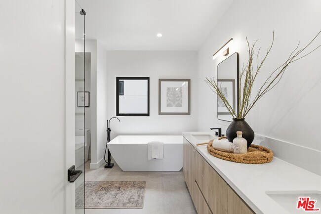 Building Photo - 3845 Don Tomaso Dr