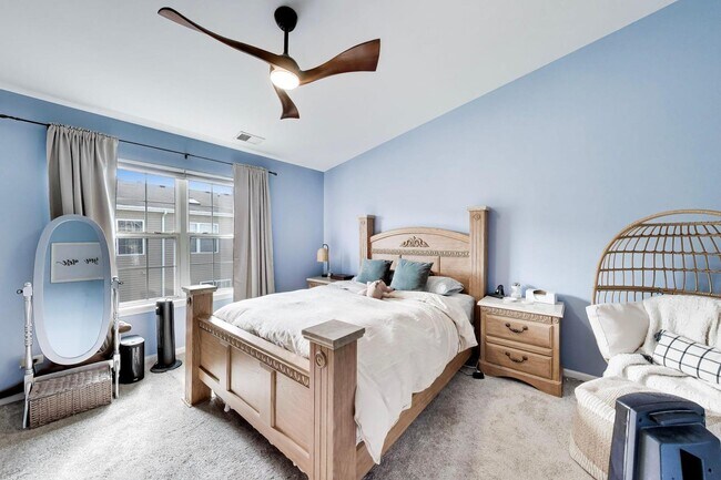 Building Photo - 590 Triumph Ct