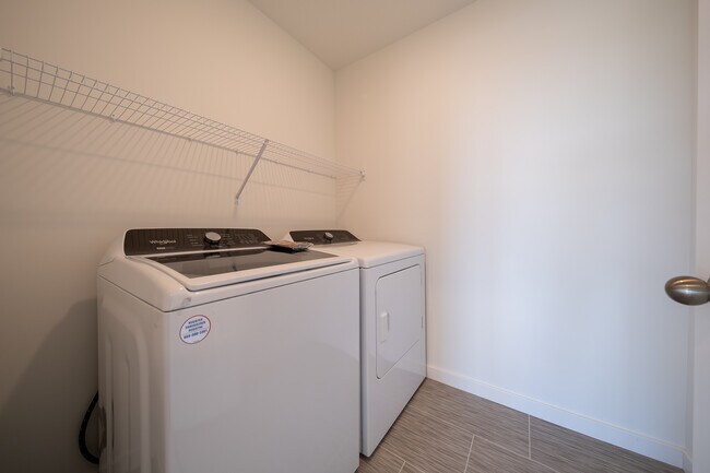 Building Photo - 10429 Ithaca Ln N