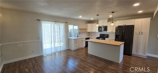 Building Photo - 751 Vía Los Santos