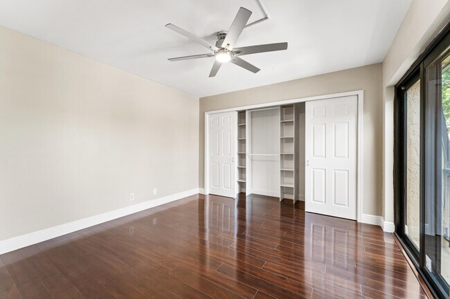 Building Photo - 301 Waterview Dr