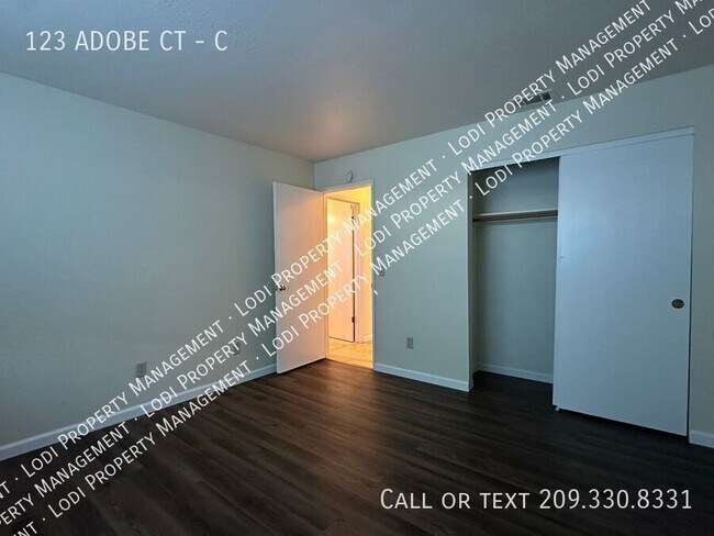Building Photo - 123 Adobe Ct
