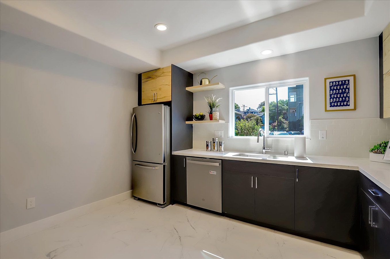 Building Photo - 914 Everett Ave