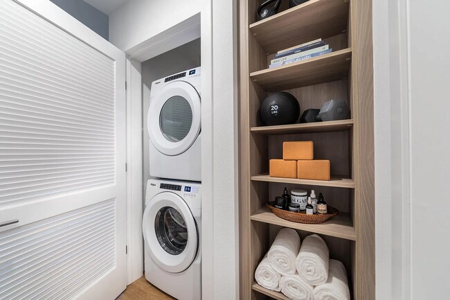 Building Photo - 300 W Washington Ave