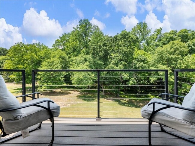 Building Photo - 566 Versailles Dr