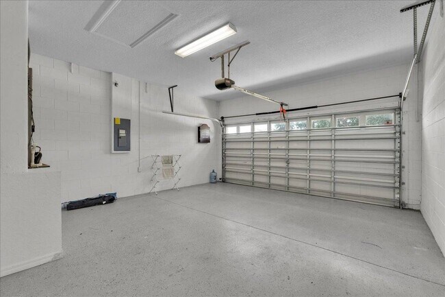 Building Photo - 1101 N Hampton Dr