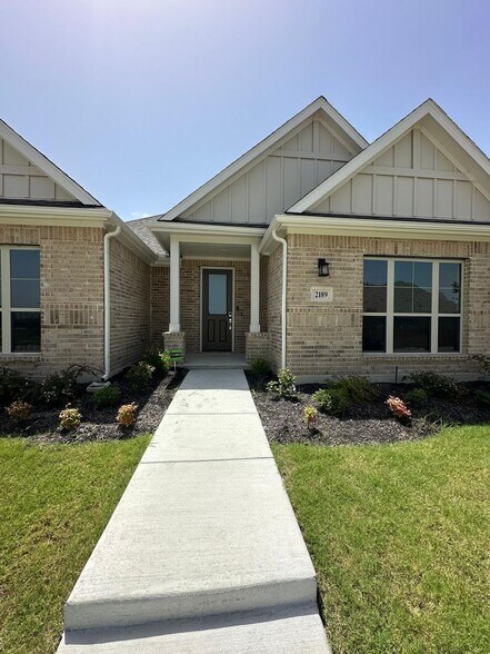 Building Photo - 2189 Glacier Dr