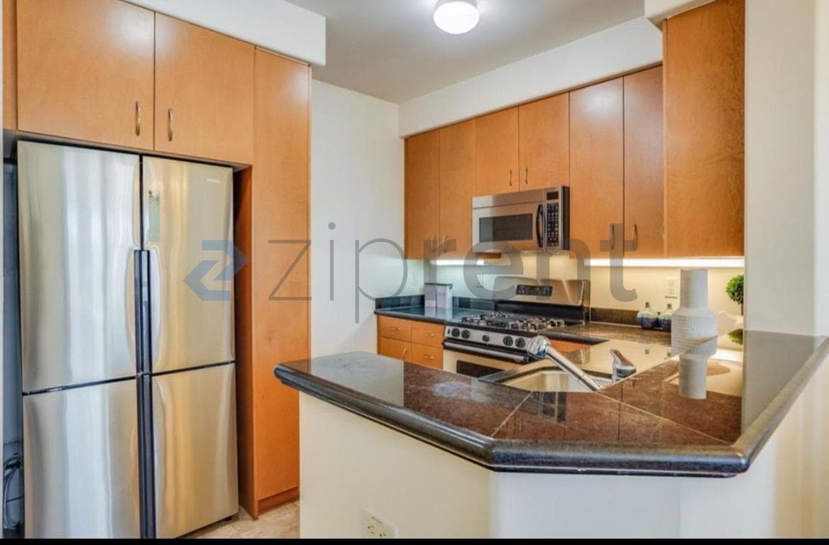 Building Photo - Unit 306