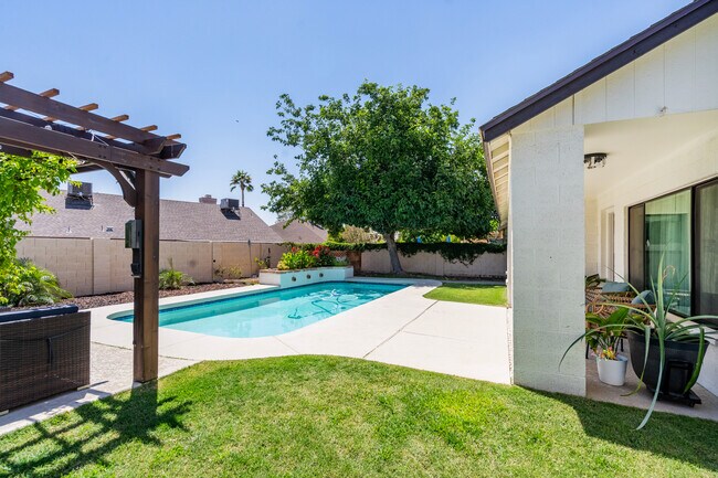 Building Photo - 4113 W Cielo Grande