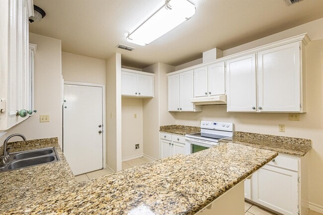 Building Photo - 10702 Patron Loop