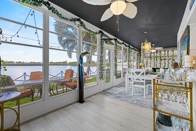 Perfect for relaxation and entertaining - 1741 NW 39th St