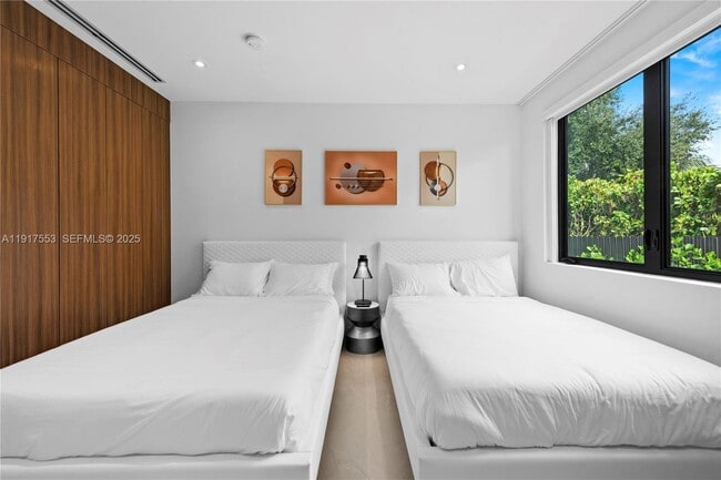 Building Photo - 1881 NE 196th Terrace