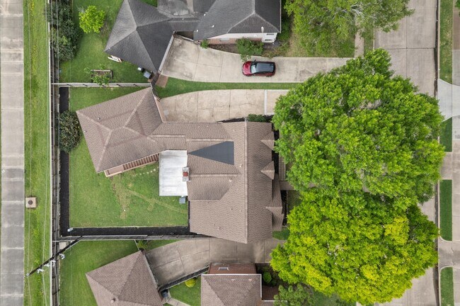 Building Photo - 110 Shadow Wood Dr