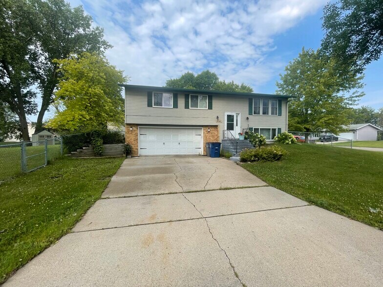 Building Photo - 2923 Heatherwood Cir S