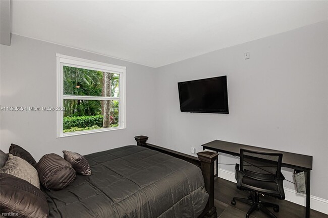 Building Photo - 2 br, 2 bath Condo - 17145 N Bay Rd Apt 4106