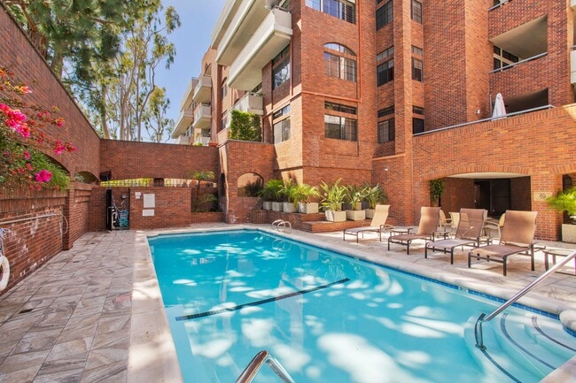 Building Photo - 200 N Swall Dr