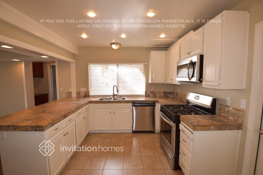 Building Photo - 1420 Timberlane Dr