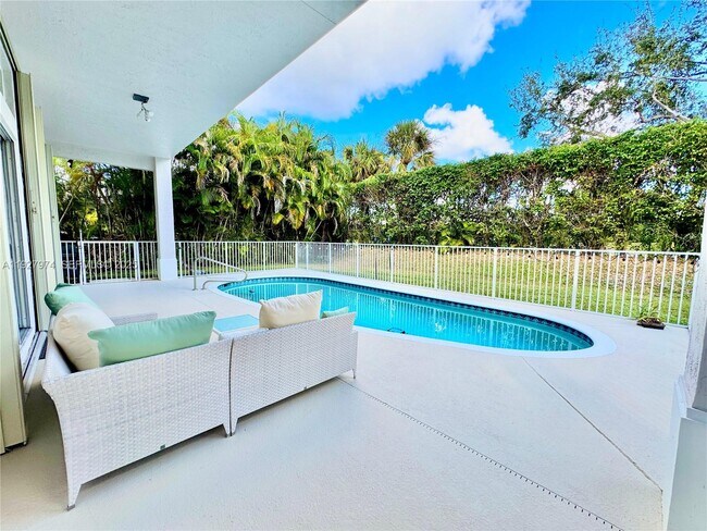 Building Photo - 19754 Dinner Key Dr