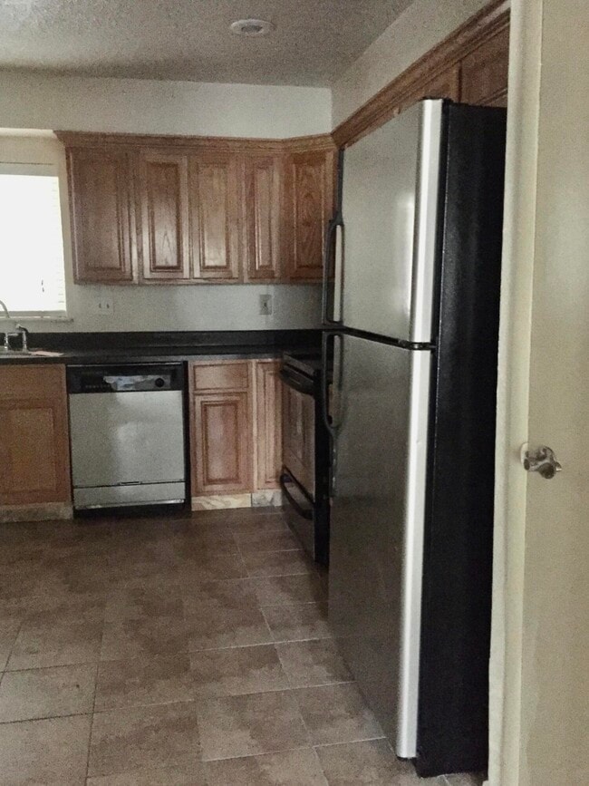 Building Photo - 4433 N Stanton St