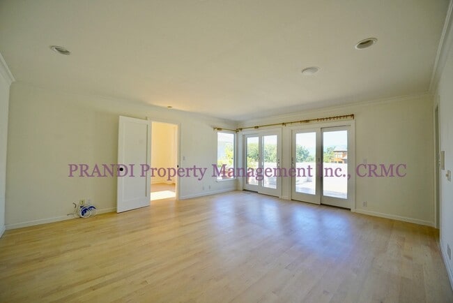 Building Photo - 3 Bartel Ct