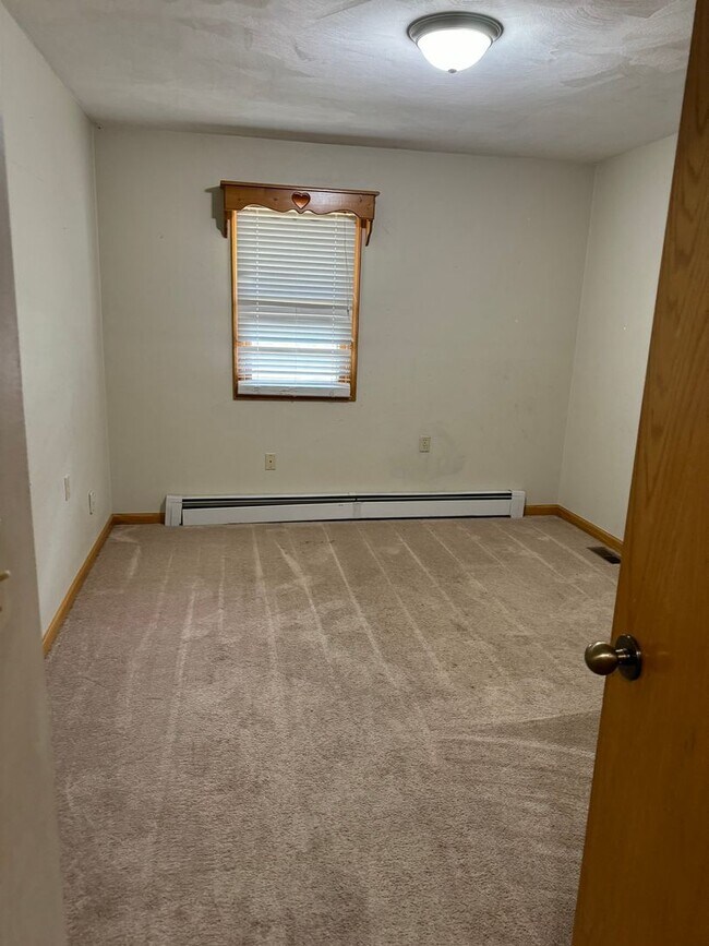 Building Photo - Spacious 3-Bedroom Home with Bonus Rooms i...