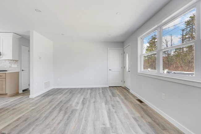 Building Photo - 6007 W Jersey Ave