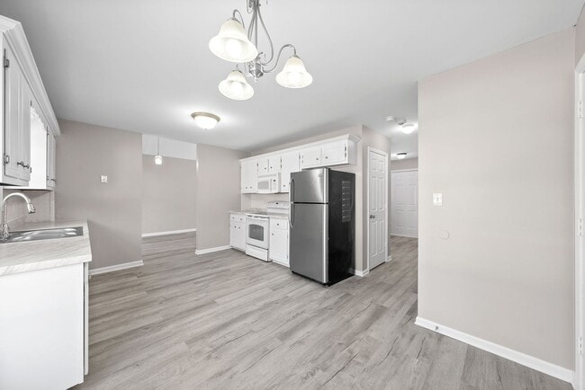 Building Photo - 3792 McAllister Dr