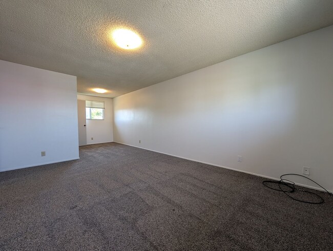 Building Photo - Great 2 bed/1.5 bath townhome in Springfield