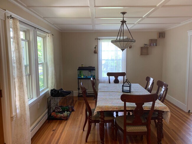 Building Photo - 4 Bedroom Single Family House Available Now!