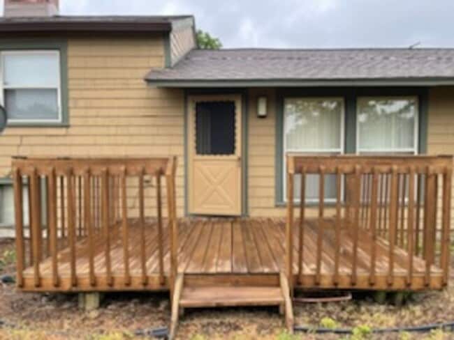 Building Photo - 2 bedroom 1 bath close to freeways and sho...