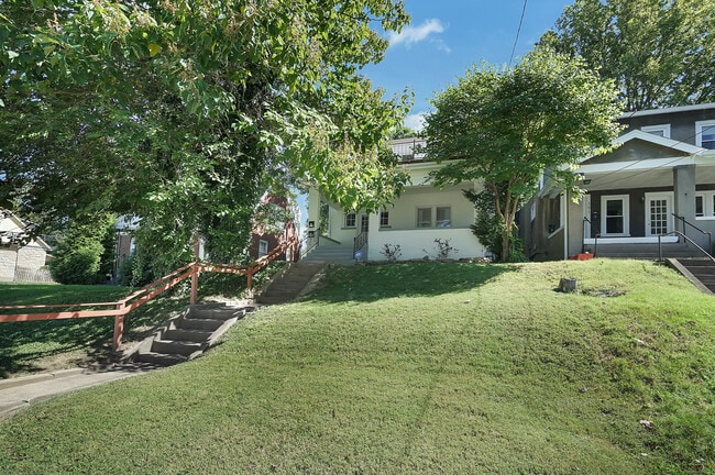 Building Photo - Bellaire Residence