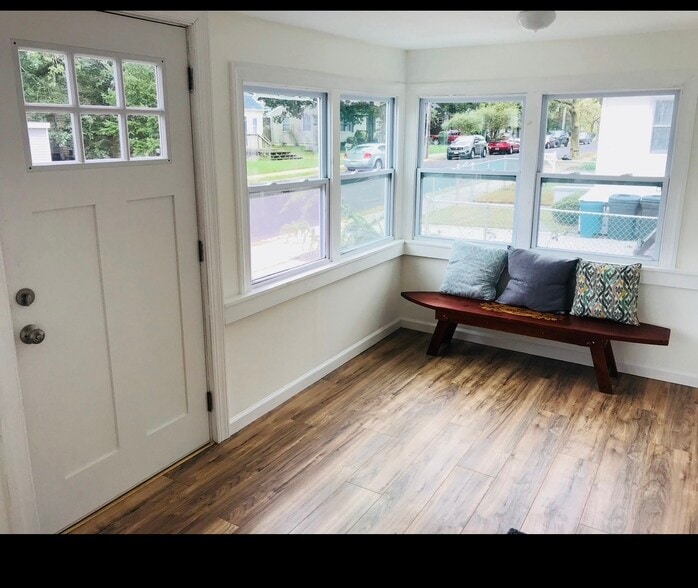 Building Photo - 137 W Johnson Ave