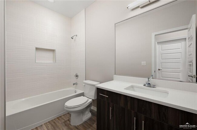 Building Photo - 4216 Walnut Ave