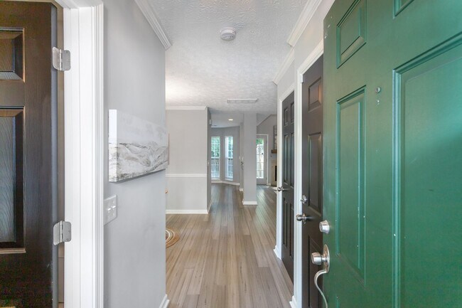 Building Photo - Beautiful end unit in sought-after Nashboro Village