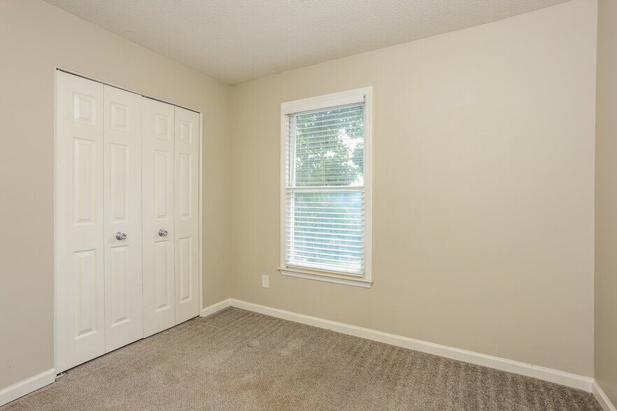 Building Photo - 2400 Boone Pl
