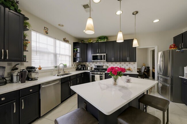 Building Photo - Luxurious Single Family Home in Emerald Farm