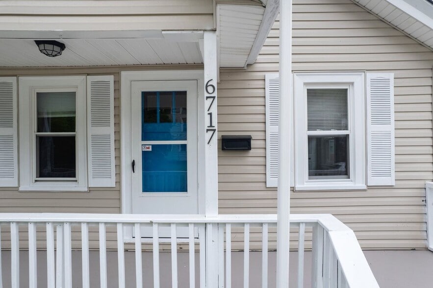 Building Photo - 6717 E Ledge St