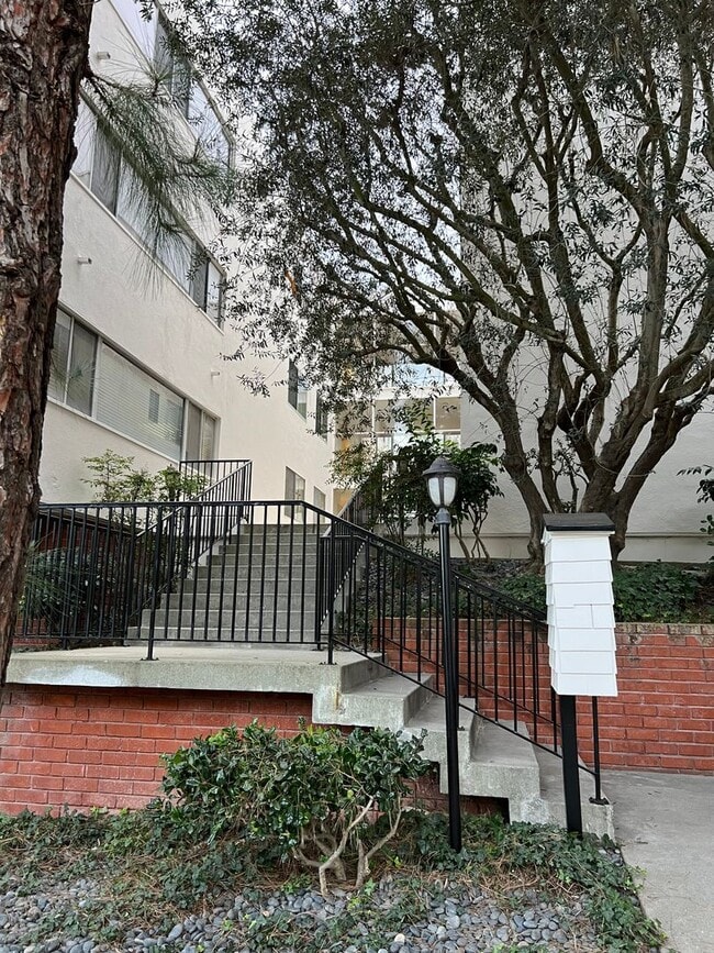 Building Photo - 5700 Ravenspur Dr