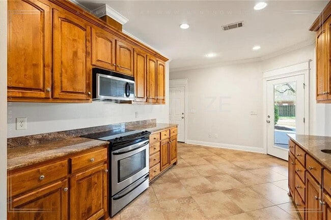 Building Photo - Charming 4 Bedroom/2.5 Bathroom in Fairhope!