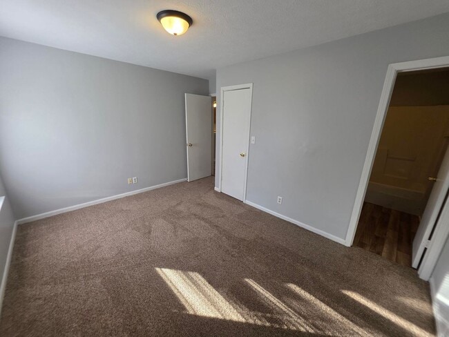 Building Photo - 2705/2707 Plaza Ln