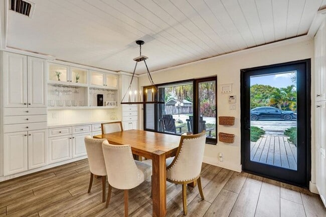 Building Photo - 5612 Harding St