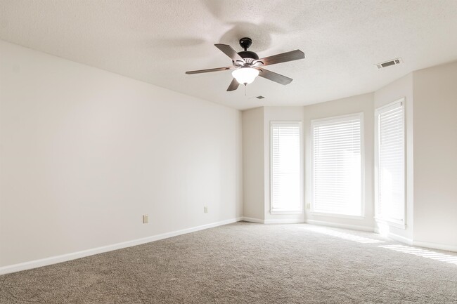 Building Photo - 3768 Stonehill Dr