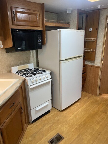 Building Photo - 3000 Clarcona Rd