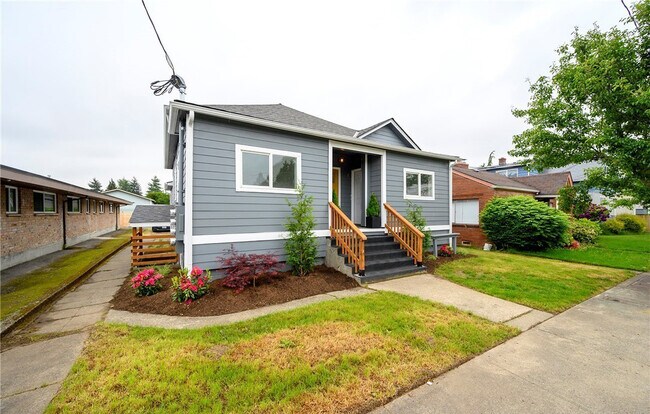 Building Photo - 211 Park Ave N