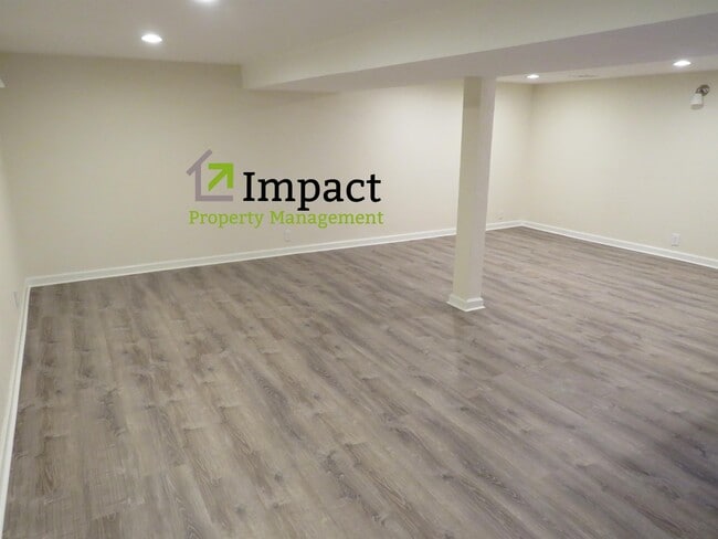 Building Photo - 5564 E Utah Pl